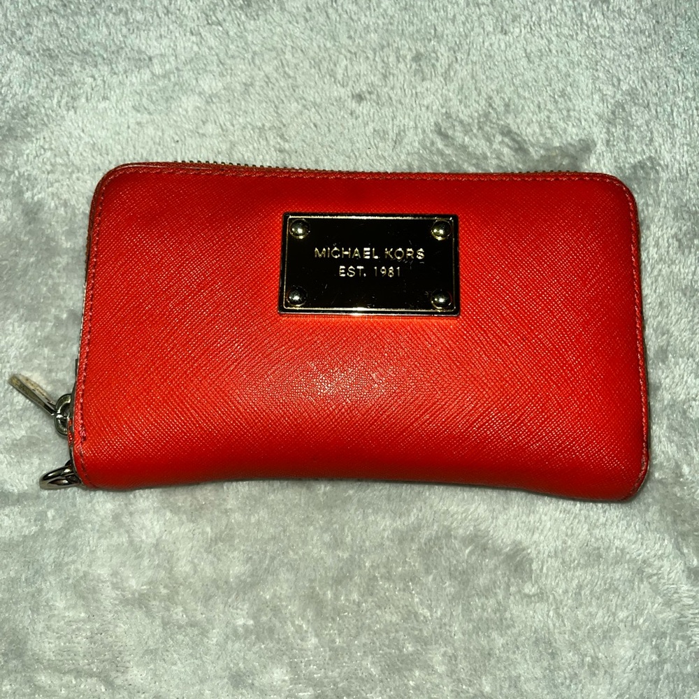 Michael Kors Vibrant Red/ Orange Wallet
GUC